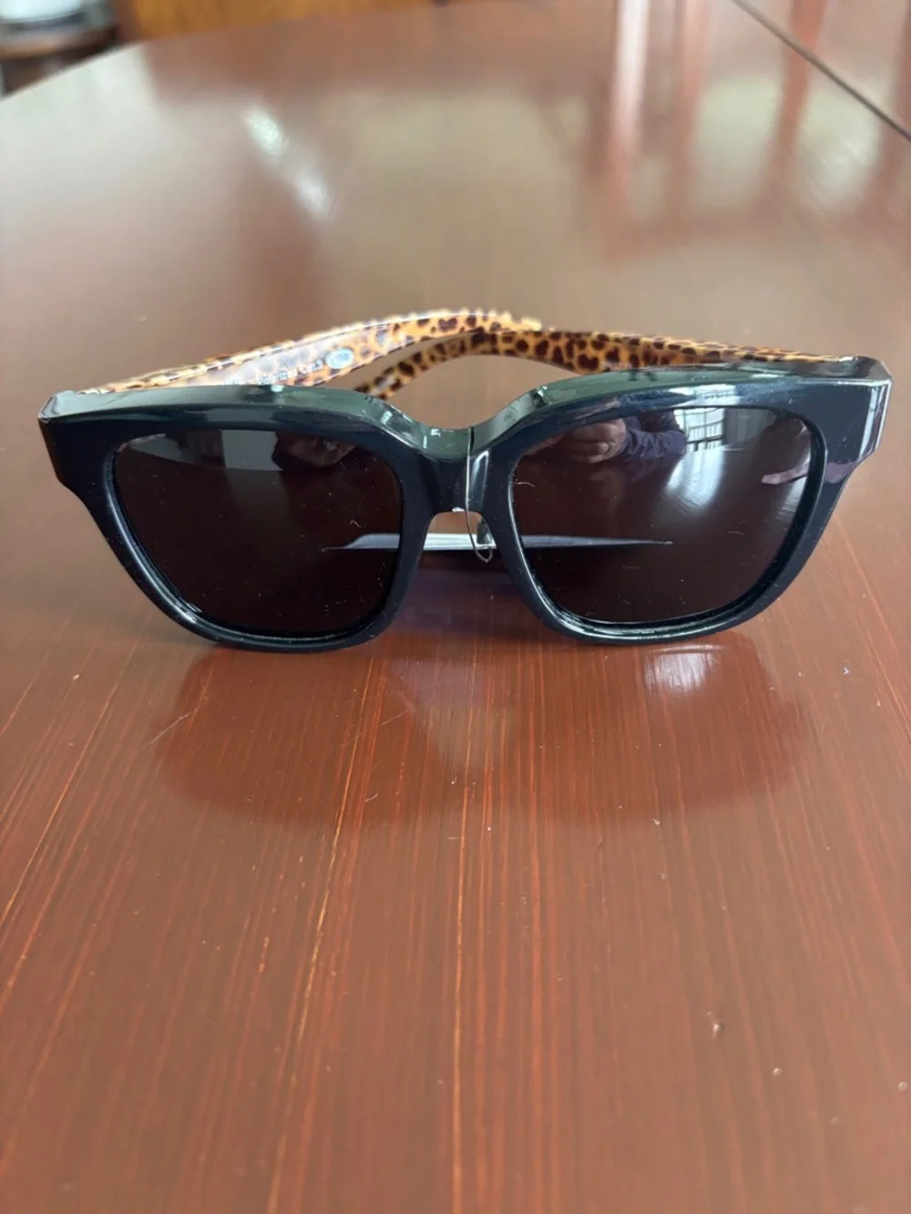 Foster Grant Solar Shield polarized,tortoise shell leopard arms,black frame/lens